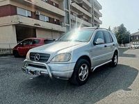 Usata Mercedes ML320 218 CV (160 kW) 2001 Grigio SUV