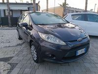 Usata Ford Fiesta 92 CV (67 kW) 2010 Grigio Utilitaria