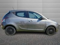 Usata Lancia Ypsilon Gold 69 CV (50 kW) 2022 Grigio Utilitaria