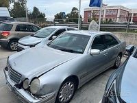 Usata Mercedes E220 Elegance 143 CV (105 kW) 2001 Grigio Berlina