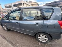 usata Toyota Corolla Verso 2.0 TDI 2003 gancio traino