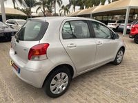 Usata Toyota Yaris Sol 100 CV (73 kW) 2009 Grigio Utilitaria
