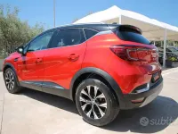 Second-hand Renault Captur Intens 101 CP (74 kW) 2023 Roșu SUV