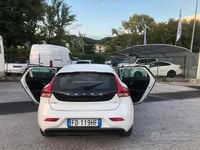 Usata Volvo V40 120 CV (88 kW) 2016 Bianco Berlina