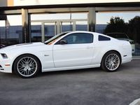Usata Ford Mustang GT Fastback 420 CV (308 kW) 2013 Bianco pastello Utilitaria