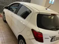 Usata Toyota Yaris 90 CV (66 kW) 2015 Bianco Utilitaria