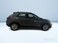 Usata VW T-Roc Life 150 CV (110 kW) 2023 Grigio metallizzato SUV