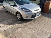 Usata Ford Fiesta Titanium 60 CV (44 kW) 2012 Grigio Utilitaria