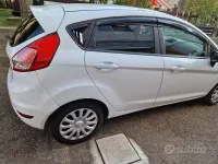 Usata Ford Fiesta 75 CV (55 kW) 2015 Bianco Utilitaria