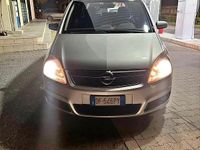 Usata Opel Zafira 150 CV (110 kW) 2008 Grigio Monovolume