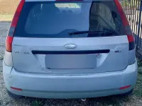 Usata Ford Fiesta 68 CV (50 kW) 2004 Grigio Utilitaria