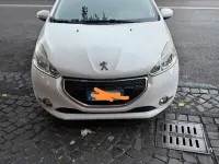 Usata Peugeot 208 Allure 82 CV (60 kW) 2014 Bianco Utilitaria