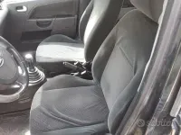 Usata Ford Fiesta 68 CV (50 kW) 2005 Nero Utilitaria