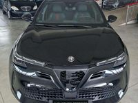 Käytetty Alfa Romeo Junior Edizione Speciale 136 HP (100 kW) 2025 Musta Katumaasturi
