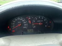 Usado Nissan Micra 88 HP (64 kW) 2003 Cinzento Citadino