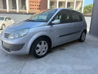 Usata Renault Grand Scénic II 106 CV (77 kW) 2006 Grigio Monovolume