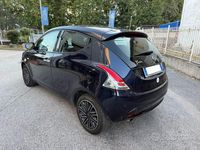 Usata Lancia Ypsilon Gold 70 CV (51 kW) 2021 Blu metallizzato Utilitaria