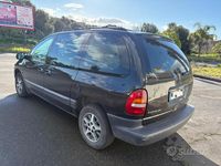 Usata Chrysler Voyager 143 CV (105 kW) 2001 Nero Monovolume