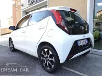 Usata Toyota Aygo X-play 72 CV (52 kW) 2018 Bianco pastello Utilitaria