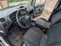 Usata Opel Agila Club 69 CV (50 kW) 2005 Bianco Monovolume