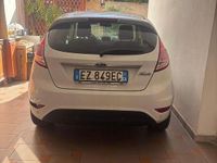 Usata Ford Fiesta 80 CV (58 kW) 2015 Bianco Utilitaria