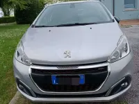 Usata Peugeot 208 GT-line 99 CV (72 kW) 2015 Argento Utilitaria