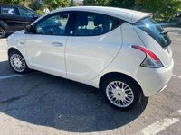 Usado Lancia Ypsilon Gold 69 HP (50 kW) 2017 Branco Citadino