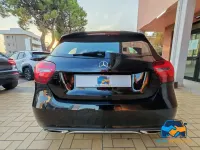 Usata Mercedes A180 109 CV (80 kW) 2017 Nero profondo Utilitaria