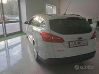 Begagnad Ford Focus 120 HK (88 kW) 2015 Vit Kombi
