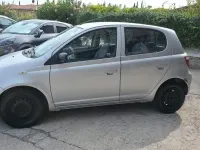 Usata Toyota Yaris Sol 68 CV (50 kW) 2000 Grigio Berlina