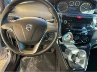 Usata Lancia Ypsilon 69 CV (50 kW) 2015 Argento Utilitaria