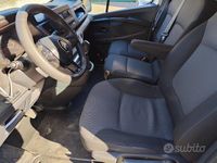 Begagnad Renault Trafic 150 HK (110 kW) 2023 Silver Minibuss