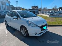 Usata Peugeot 208 Allure 81 CV (59 kW) 2015 Bianco Utilitaria