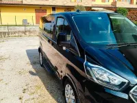 Usata Ford Tourneo 131 CV (96 kW) 2023 Nero Monovolume