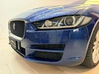 Usata Jaguar XE Prestige 179 CV (131 kW) 2016 Blu fire Berlina