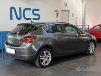 Usata Opel Astra Cosmo 140 CV (102 kW) 2011 Grigio Berlina