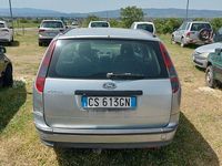 Begagnad Ford Focus 2004 Grå Kombi