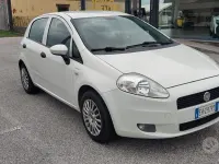 Usata Fiat Grande Punto 75 CV (55 kW) 2011 Bianco Utilitaria