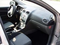 Usado Ford Focus Style 109 HP (80 kW) 2011 Prateado Carrinha