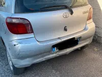 Usata Toyota Yaris 68 CV (50 kW) 1999 Grigio Utilitaria