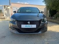 Usata Peugeot 208 GT 101 CV (74 kW) 2023 Grigio Utilitaria