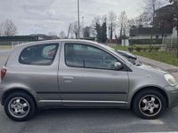 Usata Toyota Yaris 65 CV (47 kW) 2004 Grigio Utilitaria