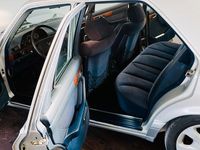 Usata Mercedes 500 265 CV (194 kW) 1987 Grigio Berlina