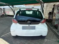 Usata Toyota Aygo 68 CV (50 kW) 2011 Bianco Utilitaria