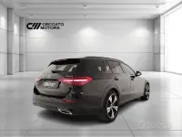 Usata Mercedes C220 200 CV (147 kW) 2022 Nero Station wagon
