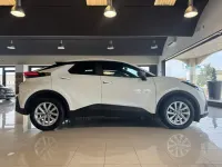 Usata Toyota C-HR Active 140 CV (102 kW) 2024 Bianco SUV