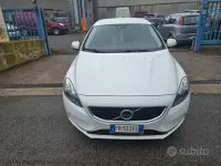 Usata Volvo V40 120 CV (88 kW) 2018 Bianco Berlina