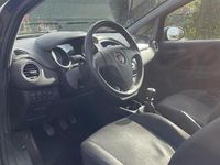 Usata Fiat Punto Young 77 CV (56 kW) 2014 Nero Utilitaria