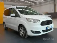 Usata Ford Tourneo Courier 100 CV (73 kW) 2015 Bianco Monovolume