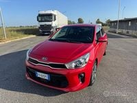 Usata Kia Rio 74 CV (54 kW) 2017 Rosso Berlina